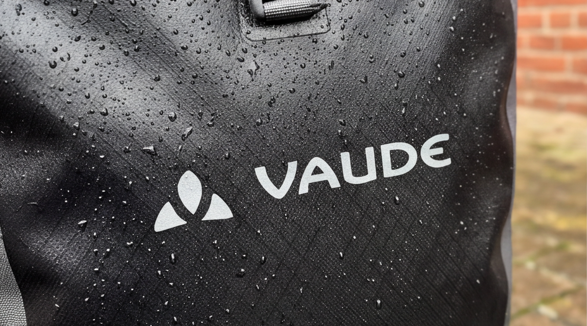 vaude aqua back plus fahrradtaschen im praktischen Einsatz